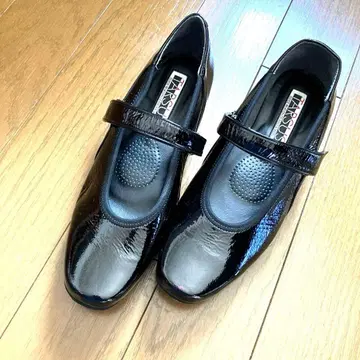 TARSUS 블랙 스트랩 포함 펌프스 23 EE