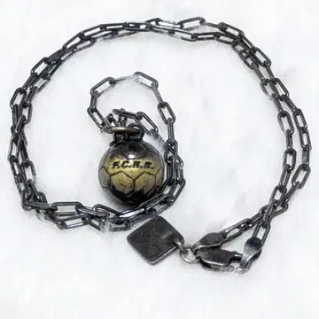 F.C.R.B. 브리스톨 목걸이 축구공