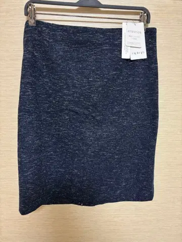 인디비 네이비 계열 타이트 스커트 사이즈 44
