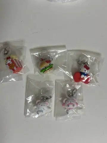 헬로키티 아메리칸 디자인 산리오 푹신푹신 스노우 메지루시 액세서리