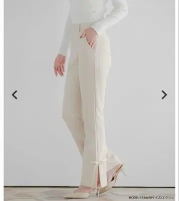 새상품급 fitmore 핏모어 사이드슬릿 리본 플레어 팬츠 에크루