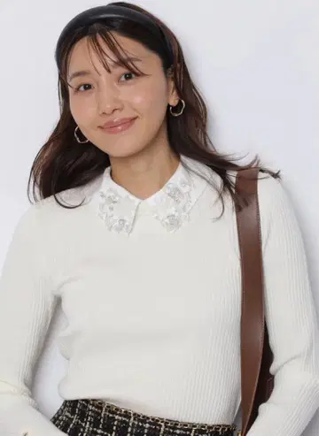 저스길리티 비쥬 카라 리브 니트 화이트