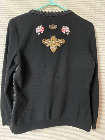 블랙 자수 다운 가디건