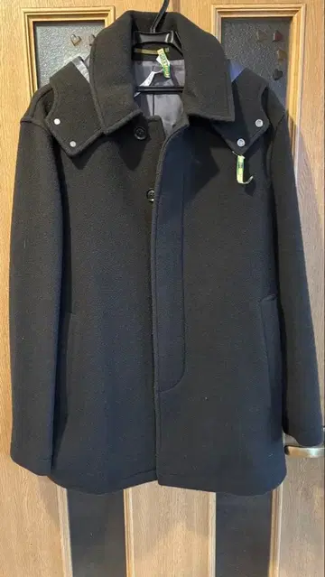 후드 부착 짙은 갈색 울 코트 아바하우스