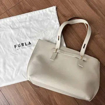 FURLA 화이트 가죽 토트백