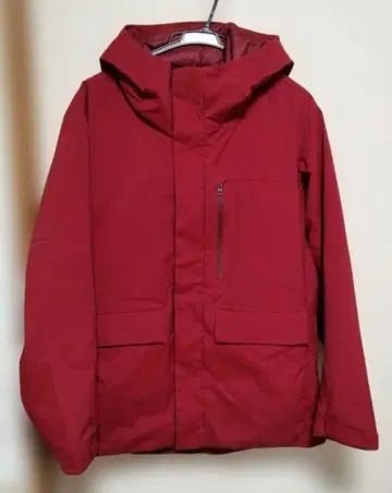 유니클로 남성용 하이브리드 다운 후드티 M 사이즈 다운 자켓 빨간색
