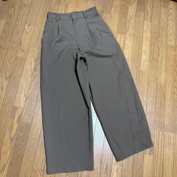 KBF^_^ 배럴 레그 턱 슬랙스