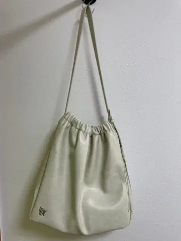 LOWRYS FARM 개더 숄더백