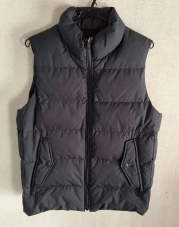 유니클로 남성용 블랙 다운 베스트 L 사이즈
