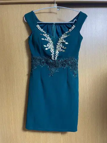 [ dazzy store ] 펄 장식 타이트핏 드레스 다크 그린 S