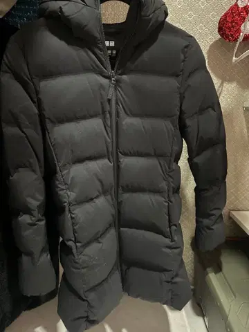 UNIQLO 블랙 후드 부착 다운 자켓 S