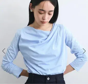 vis 라이트 블루 드레이프 넥 긴팔 상의