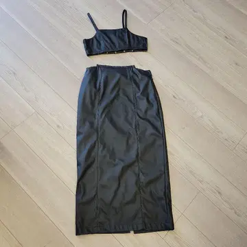 블랙 타이트 스커트와 상의 세트