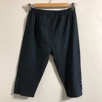 비즈 장식 블랙 숏팬츠