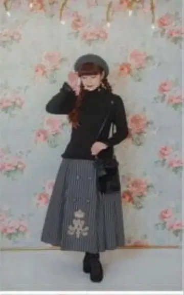 소매 레이스 리브 니트 풀오버 (아오키 미사코 x NINA'S) 블랙