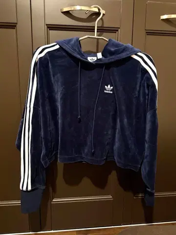 adidas 벨로아 크롭 후드티 새상품급