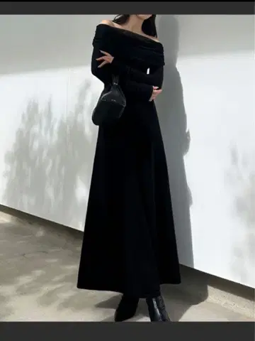 [ Louere ] 튤 오프숄더 플레어 니트 원피스