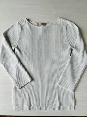 이번 시즌 JUSGLITTY 화이트 리브 니트