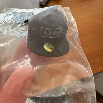 NEW ERA 캡 타입 키링 블랙