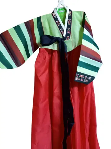 한국 전통 의상 한복 치마저고리