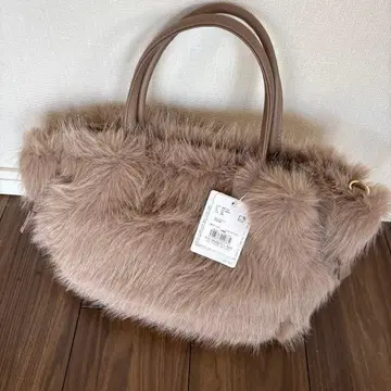 미사용 새상품 퍼 소재 베이지 백