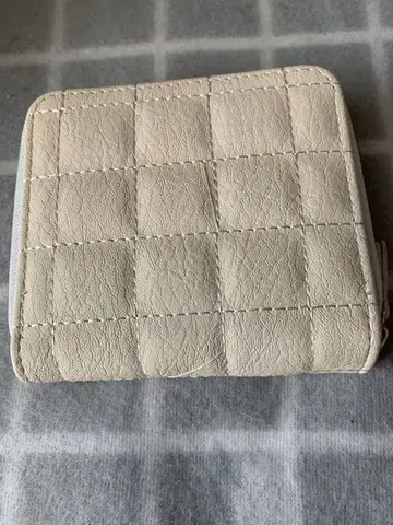 베이지 퀼팅 코인 케이스