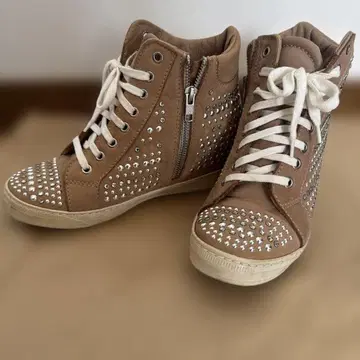 슈 갤러리 오타 스터드 장식 하이컷 스니커즈