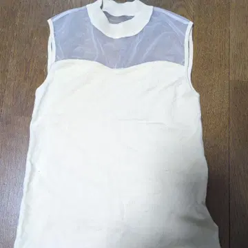 ROYAL PARTY 슬리브리스 상의 베이지