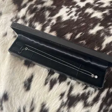 저스틴 데이비스 목걸이