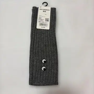 [ 미사용 ] 배송비 포함 ANYA HINDMARCH 유니클로 암워머