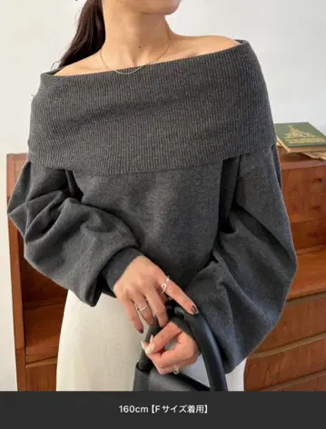 DISCOAT 모찌모찌 오프숄더 풀오버