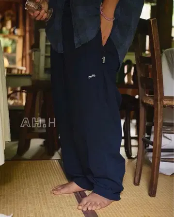 BROCHURE PHOTOGRAPHER PANTS 네이비