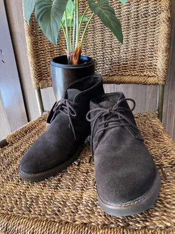 다크 브라운 스웨이드 처카 부츠