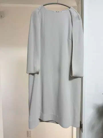 [STUDIOUS] 라이트 그레이 무릎 기장 원피스