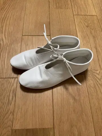 새상품급 MARTINIANO 화이트 37 1/2 BOOTIE