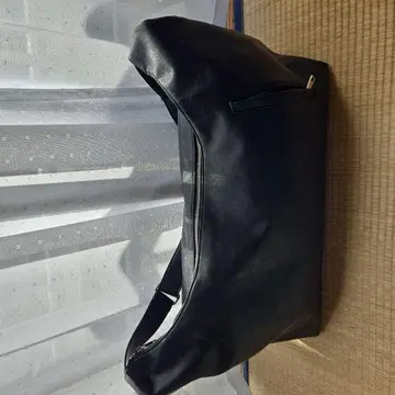 블랙 가죽 숄더백