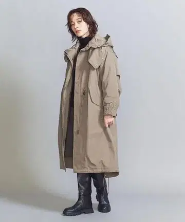 뷰티 앤 유스 모즈 코트