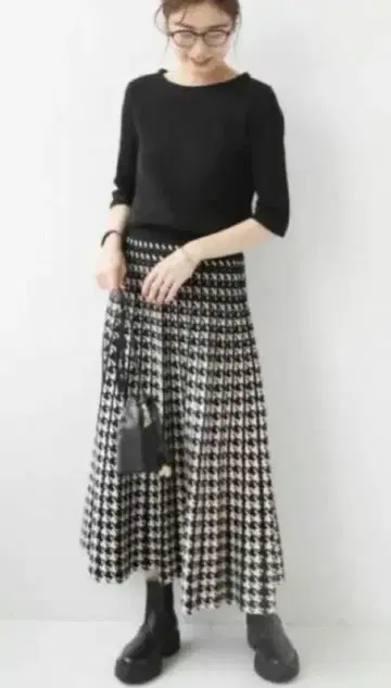 새상품 택 포함 TORRAZZO DONNA 롱 플리츠 스커트 니트