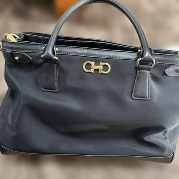 페라가모 블랙 핸드백