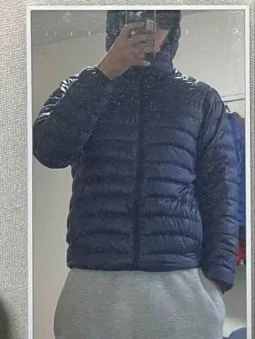 네이비 후드 부착 다운 자켓