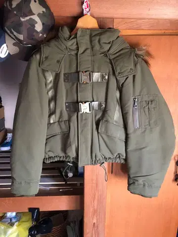 올리브 그린 퍼 포함 밀리터리 자켓