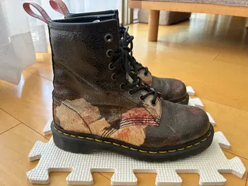 닥터 마틴 UK4 뉴 오더 콜라보