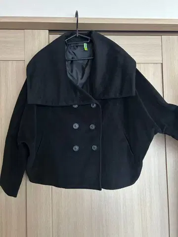 어반 리서치 KBF 블랙 숏 기장 더블 브레스트 코트