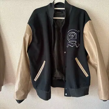 GLR 바시티 자켓 블랙과 베이지