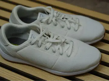 Reebok 화이트 스니커즈