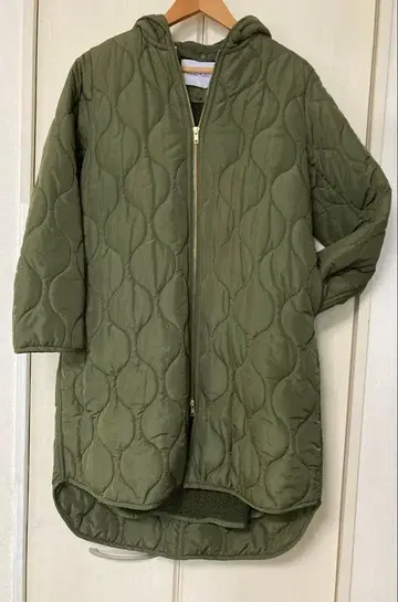 Emma Taylor 퀼팅 자켓 후드 부착 카키 사이즈 36