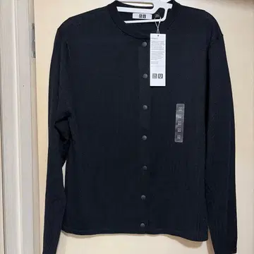 미사용 새상품 택 포함 Uniqlo U 블랙 버튼 가디건 M
