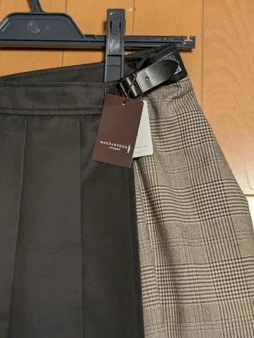 MacintoshLondon 하이브리드 개버딘 스커트 사이즈: 38