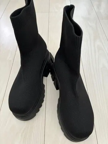 EVOL 블랙 니트 통굽 슬립온 부츠