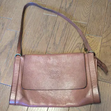 브라운 가죽 숄더백 일비종떼